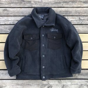 Cómo llevar la sudadera con capucha Stussy Spain con confianza