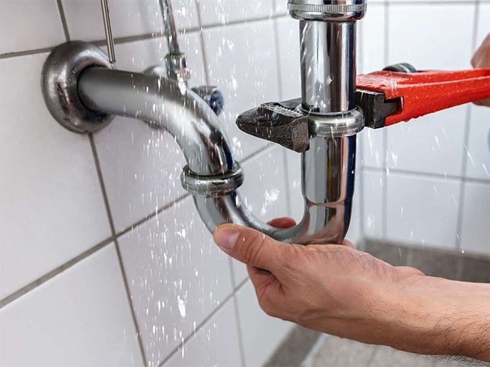 Plumber-Fixing-Pipe